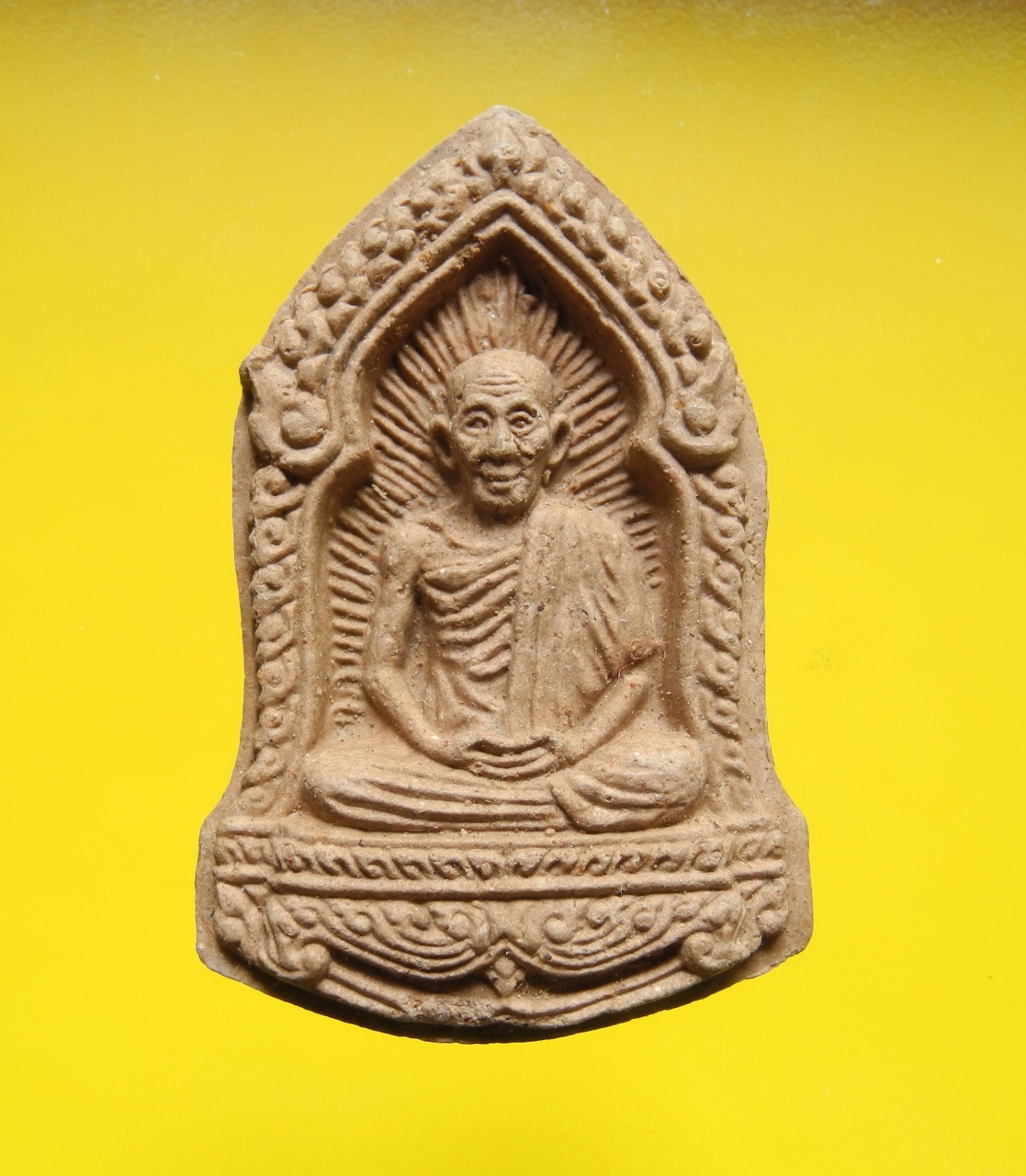 เนื้อผงรูปเหมือนข้าวก้นบาตรหลวงพ่อเกษม เขมโก